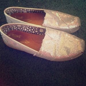 Toms