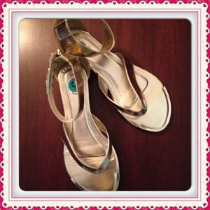 Gold ankle-strap sandels