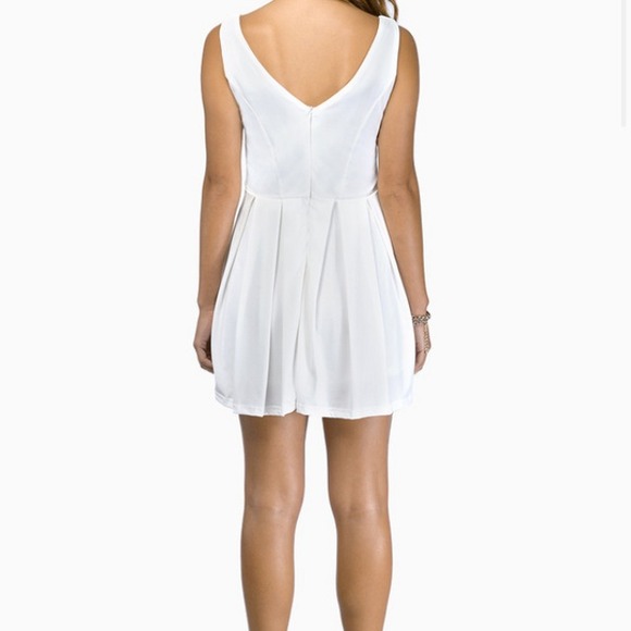 Tobi deep V white skater dress XS - Picture 2 of 2