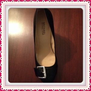 Michael kors black pumps