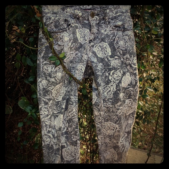 Black and white floral skinny jeans