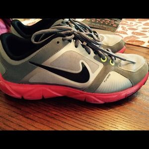 Fly wire Nike training sneakers