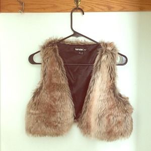 Kensie fur vests. (2)