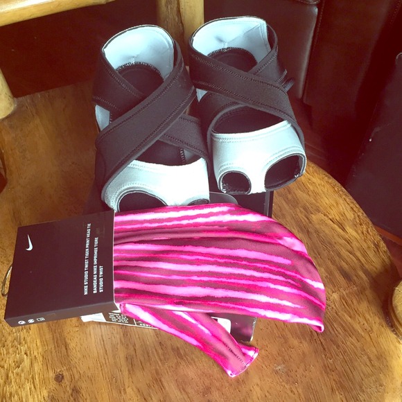 BUNDLE!!!! Nike studio wraps & head tie