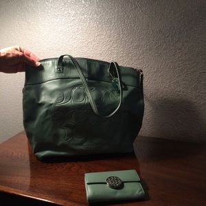 Coach green purse w/ matching wallet. Excellent