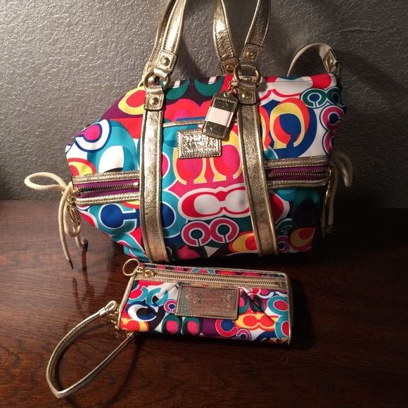 Coach Poppy purse with matching wallet. CLEAN EUC