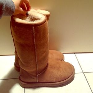 Authentic Tall Chestnut Uggs Good Condition