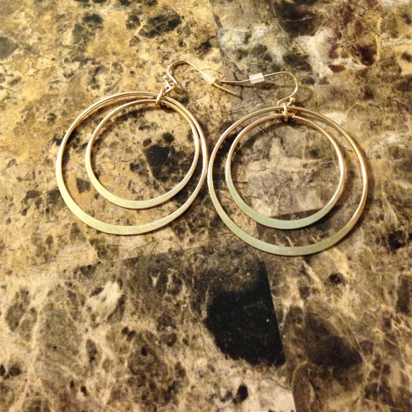 Cache gold toned earrings