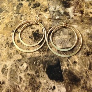 Cache gold toned earrings