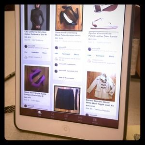 I pad Mini in white! Comes with everything seen❤️