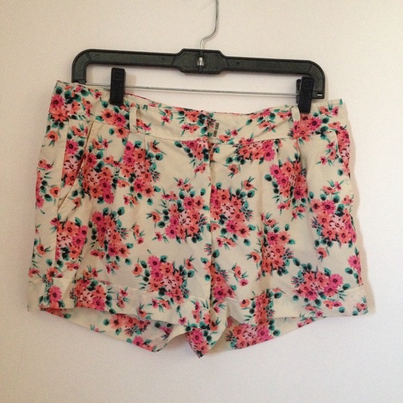 Flowy floral shorts - Picture 1 of 1