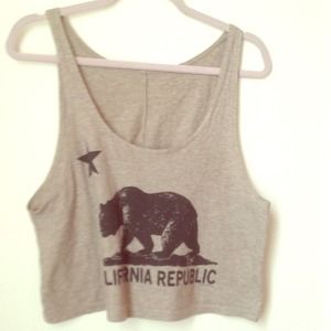 SOLD 💥 Brandy Melville CA Republic cropped tank