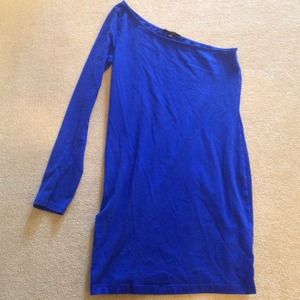 One shoulder electric blue dress.