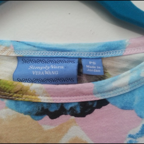 Cute Simply Vera by Vera Wang floral tshirt - Picture 2 of 3