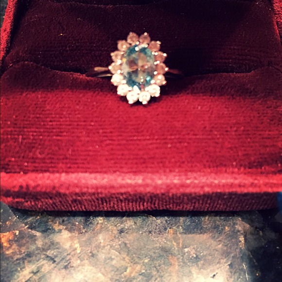 🎅Stunning Oval Blue-Diamond White 14K Gold Ring🎁 - Picture 3 of 4