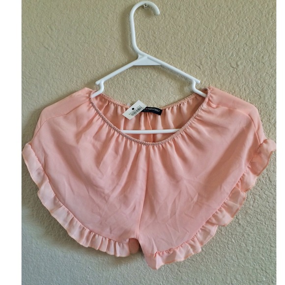 🚫SOLD🚫 NWT Brandy Melville Peach Vodis