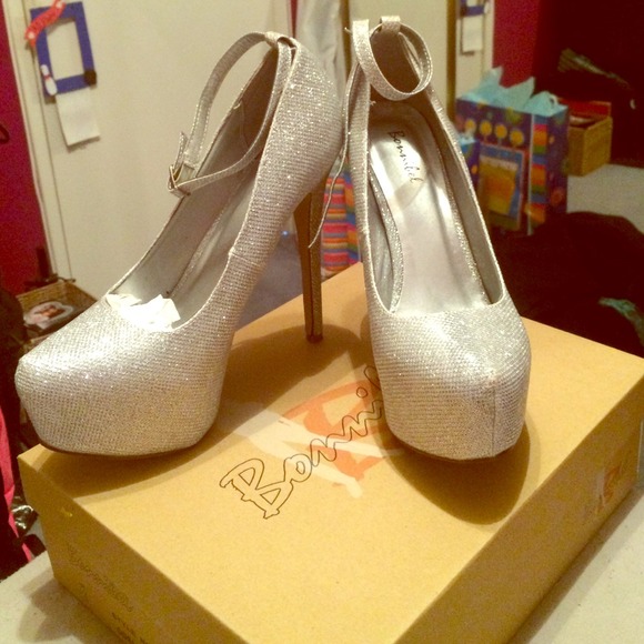 Sparkly pump, great for a special night - Picture 1 of 3