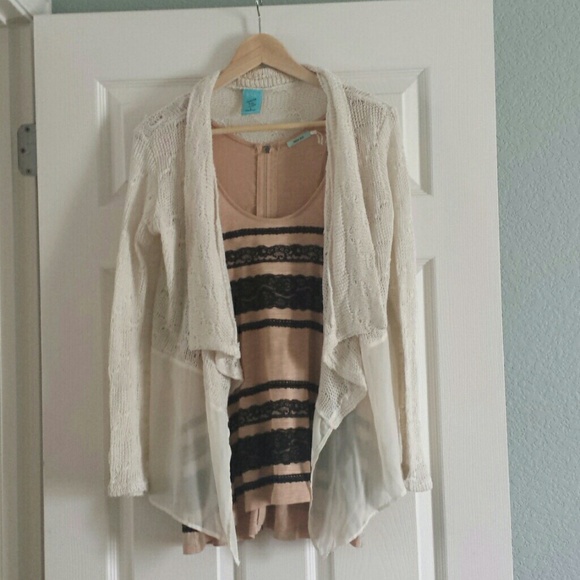 ❌SOLD❌ Cream cardigan