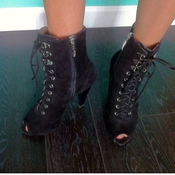 Guess lace up boots