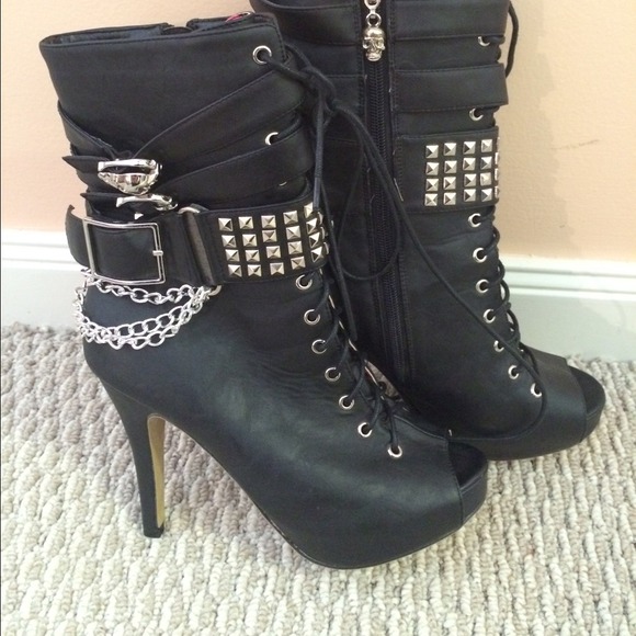 Shoes - Lace up rock and roll boots