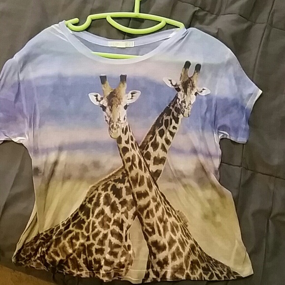 Forever 21 Tops - Giraffe t shirt