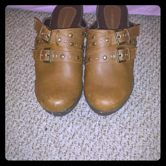 Light brown clogs