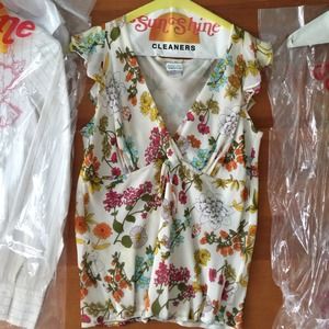 Beautiful floral 100% silk top size Small