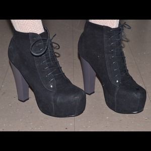 Black bootie heels!