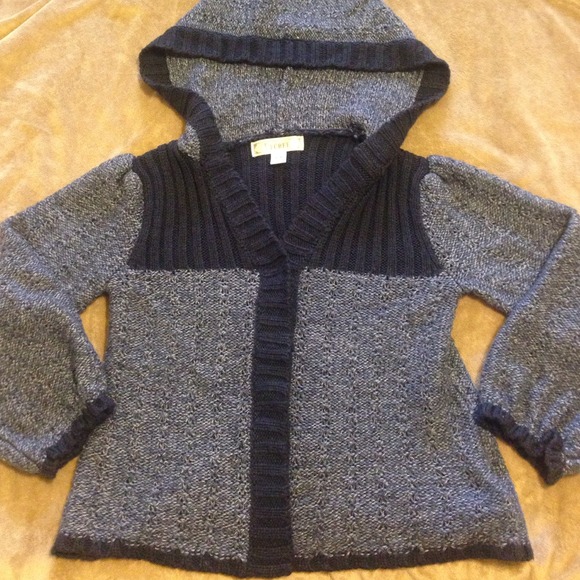 Blue sweater. Three quarter length sleeves - Picture 1 of 2