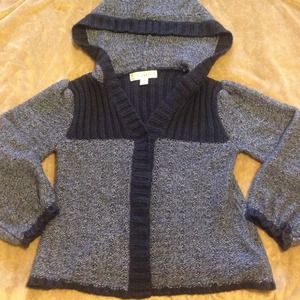 Blue sweater. Three quarter length sleeves