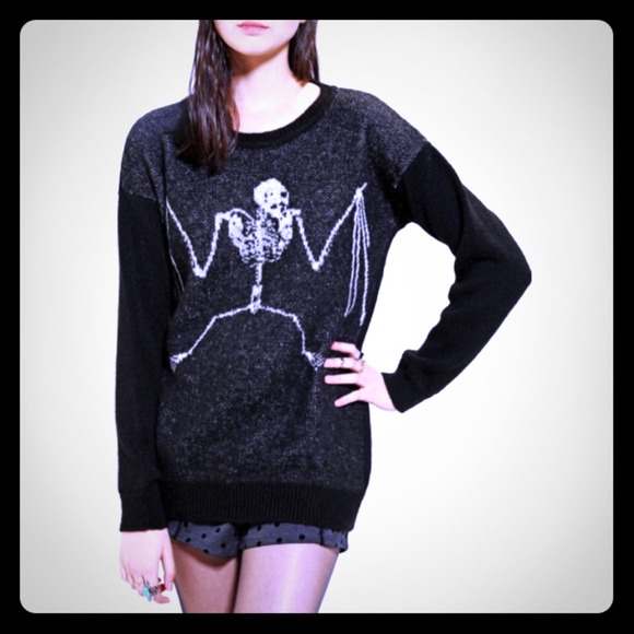 Sweater. - Picture 1 of 3