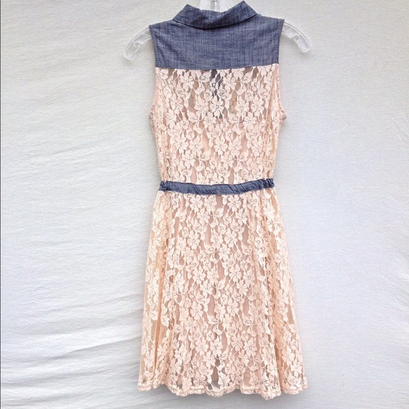 ⛔️‼️️BUNDLED‼️⛔️ Lace dress with denim details - Picture 2 of 4