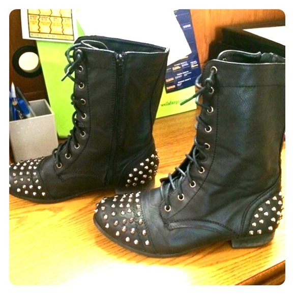 🚫SOLD🚫 Black studded combat boots