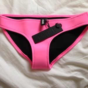 💥FLASH SALE💥 Triangl swim pink bottoms!