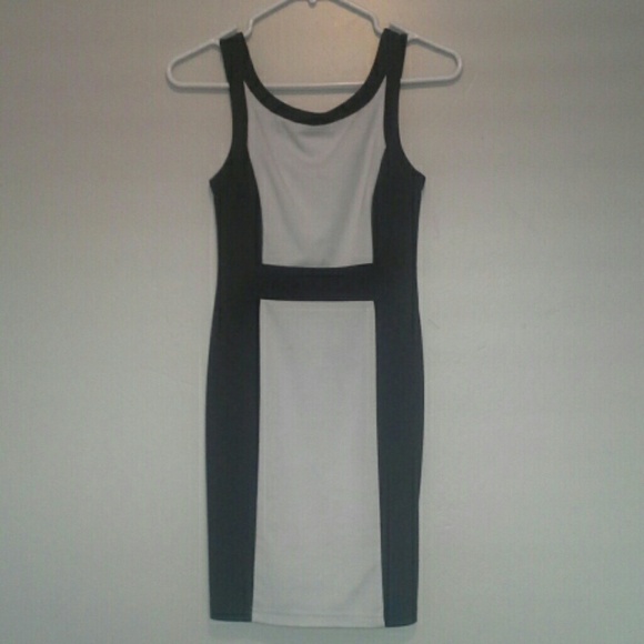 Black and Off-White Sleeveless Dress