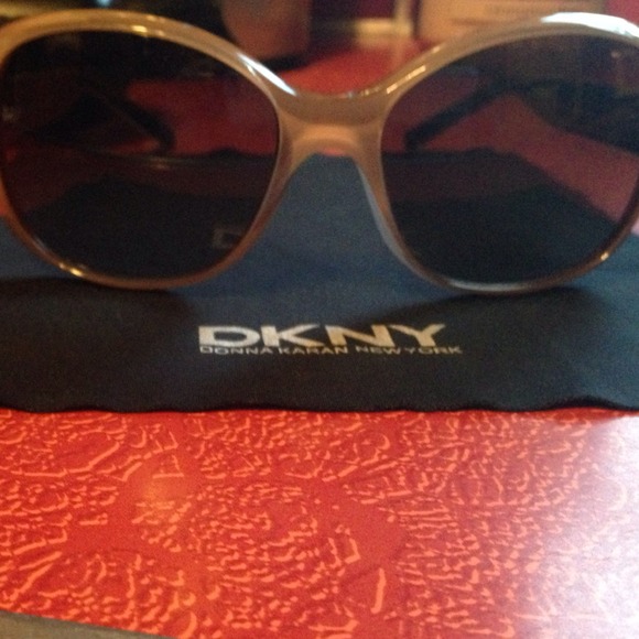 DKNY beige sunglasses - Picture 2 of 4