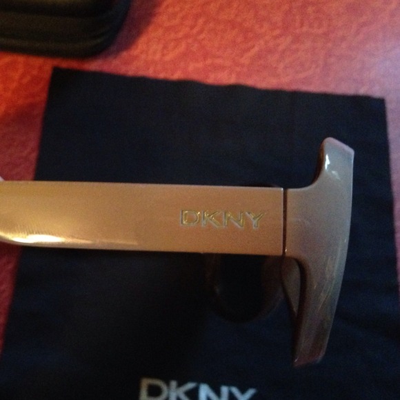 DKNY beige sunglasses - Picture 3 of 4