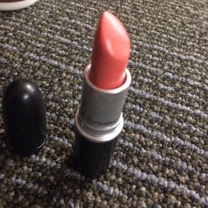 MAC LIPSTICK