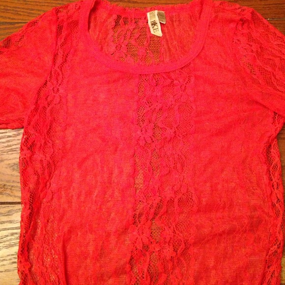 Dark pink lace top - Picture 3 of 3