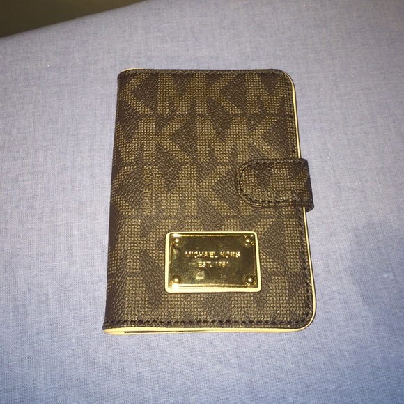 Micheal Kors passport case