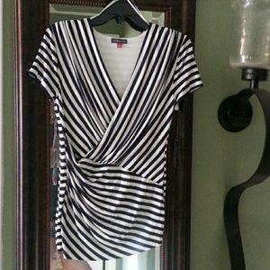 *New Listing*Vince Camuto top