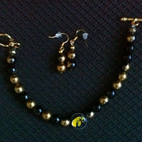 Iowa Hawkeye bracelet and earring sets - Picture 2 of 3