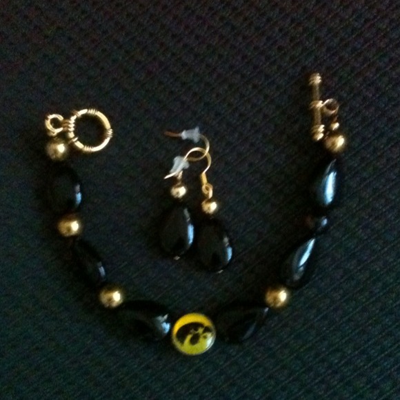Iowa Hawkeye bracelet and earring sets - Picture 3 of 3