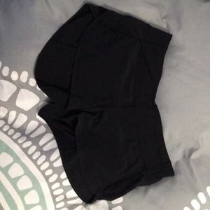 Black size 6 Lululemon speed shorts