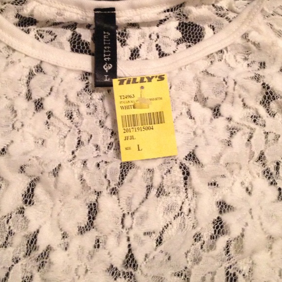 Cute top. - Picture 3 of 3