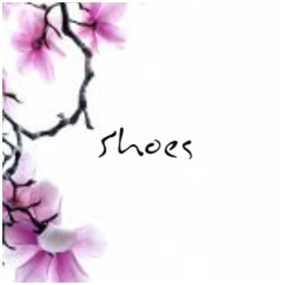 SHOES SANDALS & BOOTS - Picture 1 of 1