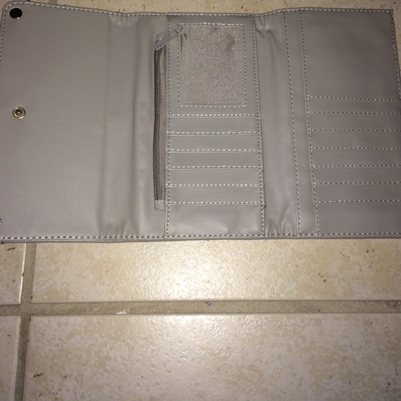 Grey brand new wallet - Picture 1 of 4
