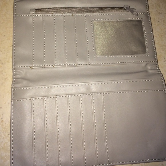 Grey brand new wallet - Picture 3 of 4