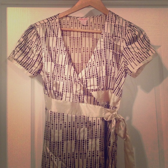 Guess NWOT champagne with eggplant dots