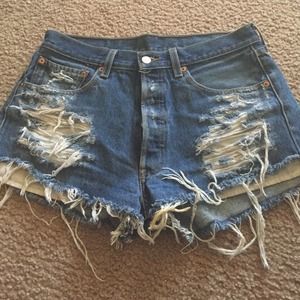 High waisted Levi jean shorts